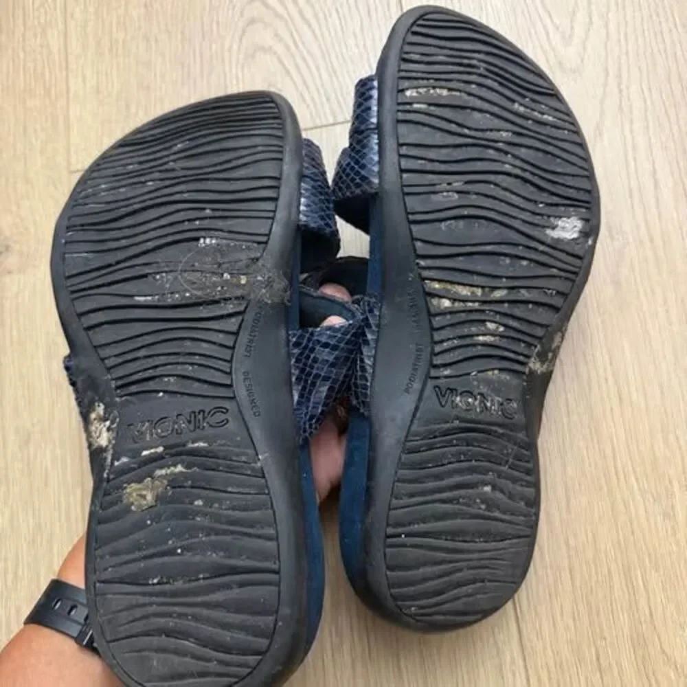 Vionic Sky Navy Snakeskin Sandals Size 7 women’s